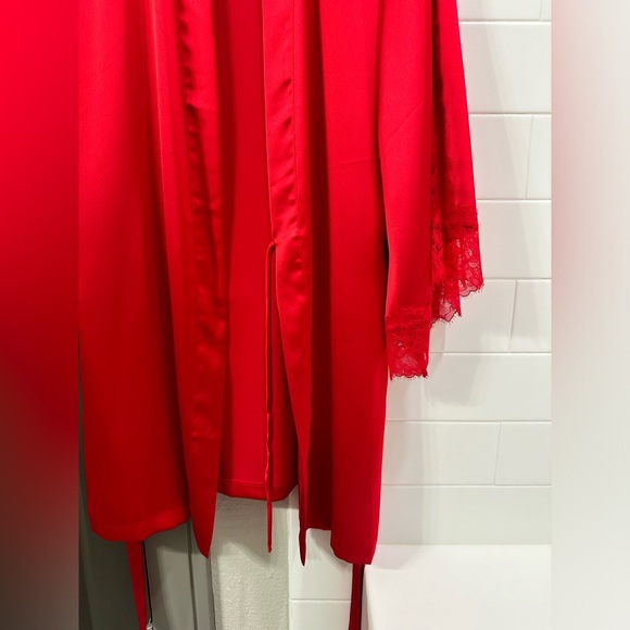Victoria Secret Red Robe NWT - Picture 5 of 8